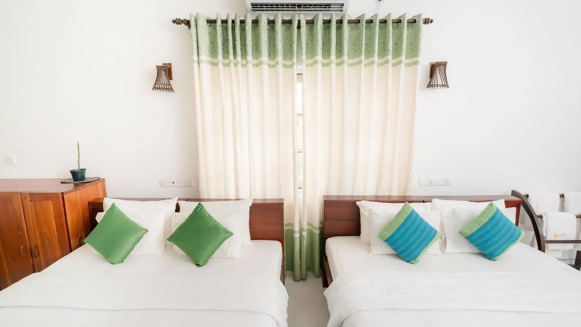 The Panorama Negombo Hotel 3*,